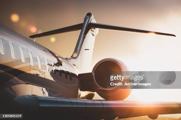 jet d’entreprise - business air travel photos et images de collection