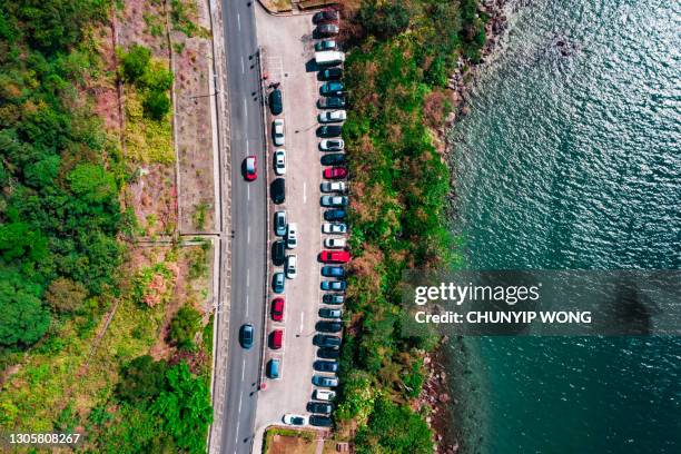 parking dans le village de sai kung - car top view photos et images de collection