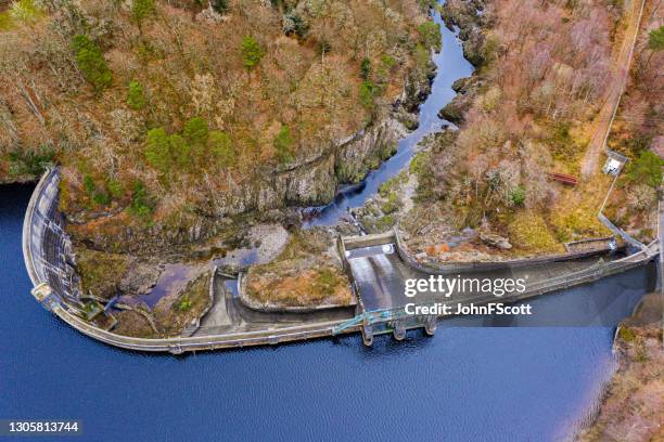 high angle view of a scottish hydro electric dam - hydroelectric power station stock pictures, royalty-free photos & images