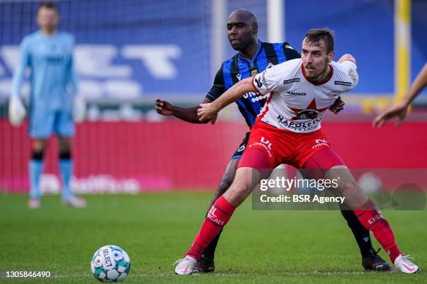 Eder Balanta of Club Brugge and Tomas Chory of Zulte Waregem during the Jupiler Pro League match between Club Brugge KV and Zulte Waregem at Jan...