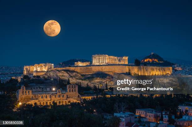 full moon over the acropolis of athens, greece - parthenon aten bildbanksfoton och bilder