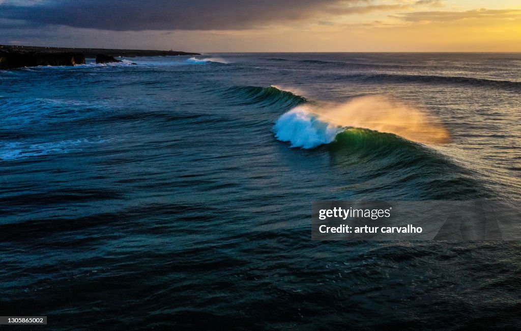 Perfect wave during the golden hour