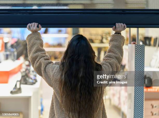 woman closing or open a store at mall. - closed ストックフォトと画像