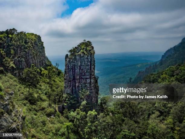a rocky spire overlooks a valley below. - mpumalanga province stock pictures, royalty-free photos & images