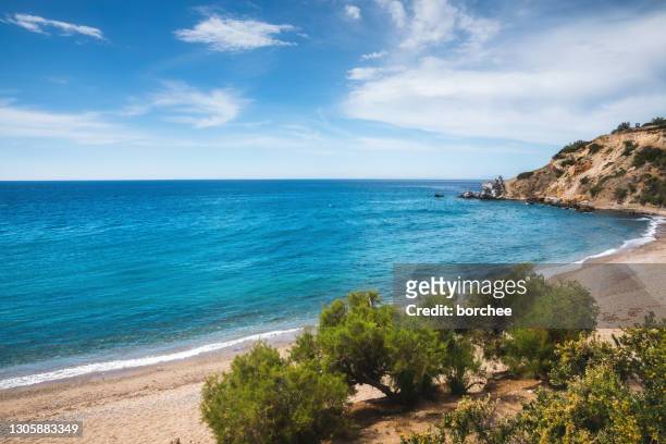 idyllischer strand in naxos - naxos stock-fotos und bilder