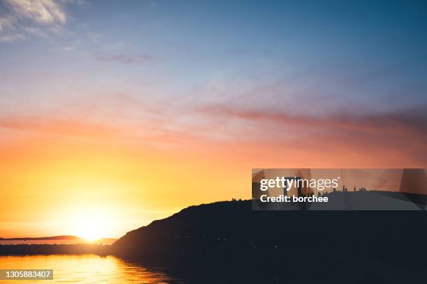 temple of apollo at sunset (naxos island) - templo de apolo naxos imagens e fotografias de stock