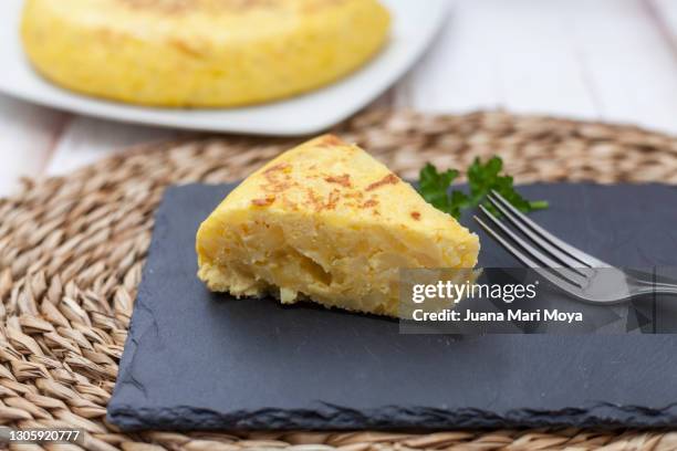 spanish omelette or potato omelette. andalusia. spain - tortilla de patata fotografías e imágenes de stock