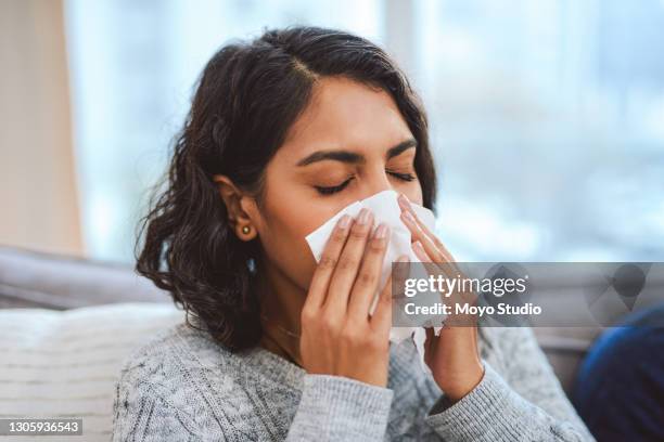 mijn allergieën werken. - tissue stockfoto's en -beelden