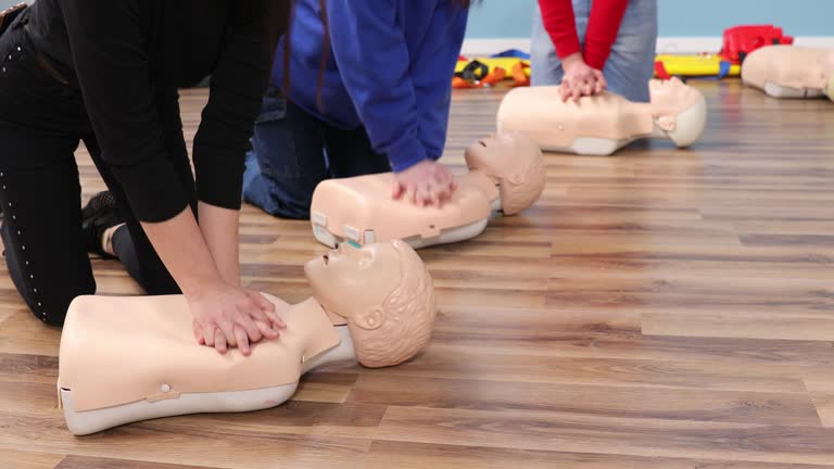 https://media.gettyimages.com/id/1305937423/video/group-of-young-people-practice-first-aid-training-by-hand-first-aid-course-in-cpr-dummy.jpg?b=1&s=640x640&k=20&c=b2diPY_QIhugKXHfdBiH2u0gjYnSo5m_ekWCXu795HY=