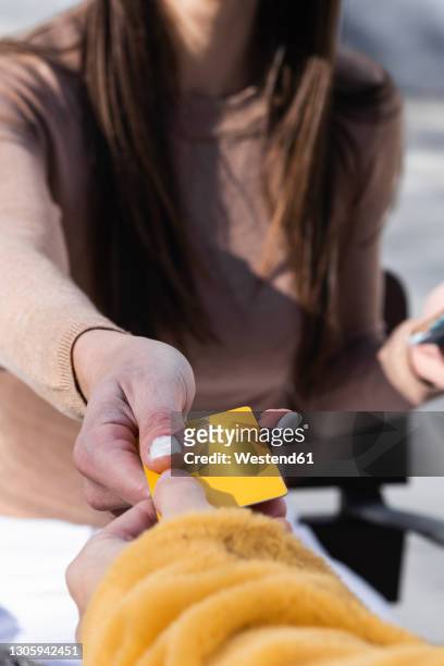 person giving credit card to woman - personal perspective or pov stock-fotos und bilder