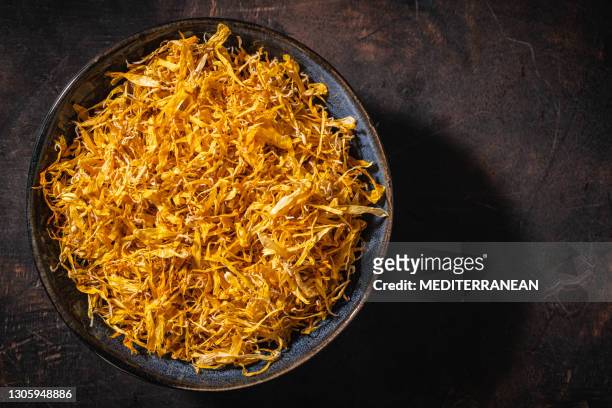 calendula flower dried petals healthy for tea infusion - field marigold stock pictures, royalty-free photos & images
