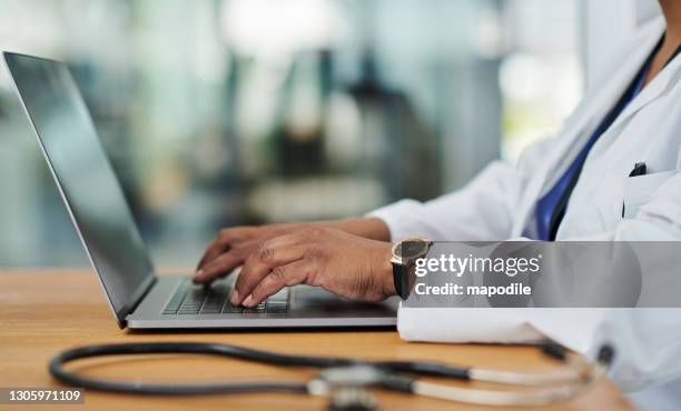 telemedicine - reimagining house calls by a doctor without the travel - doctor computer stock pictures, royalty-free photos & images