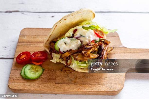 vegetarian doner kebab - kebab stock-fotos und bilder