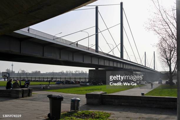 theodor heuss bridge duesseldorf, also known as north bridge. - theodor heuss bridge stock pictures, royalty-free photos & images