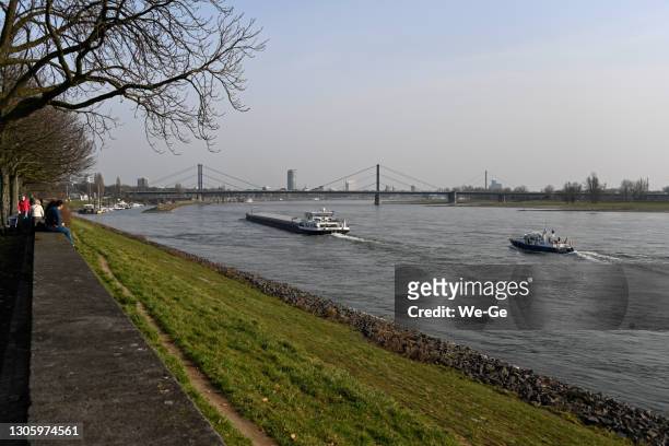 theodor heuss bridge duesseldorf, also known as north bridge. - theodor heuss bridge stock pictures, royalty-free photos & images