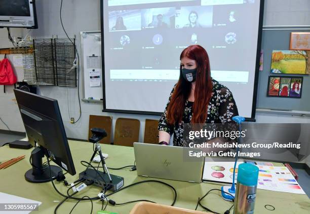 Student Behind Computer Student Behind Laptop Photos and Premium High Res Pictures - Getty Images