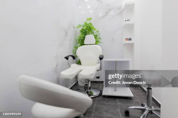 interior del salón de uñas - belleza y estetica fotografías e imágenes de stock