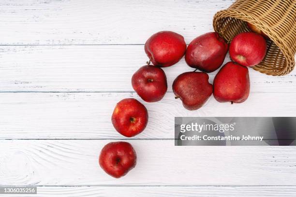 fresh apples on rustic white wood table - apple white background stock-fotos und bilder