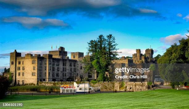 ashford castle hotel in cong co. mayp, ireland - ashford castle stockfoto's en -beelden