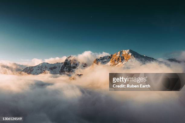 aerial mountain landscape during sunrise - provincia de león fotografías e imágenes de stock