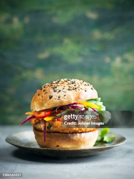 vegetarian burger on plate - healthy burger stock pictures, royalty-free photos & images