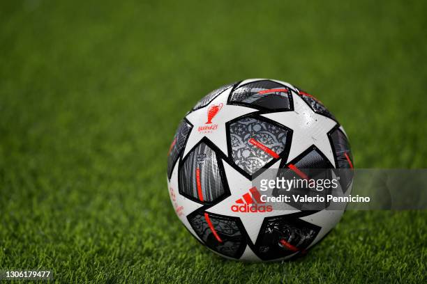 The Adidas Finale Istanbul match ball is seen on the pitch prior to the UEFA Champions League Round of 16 match between Juventus and FC Porto at...