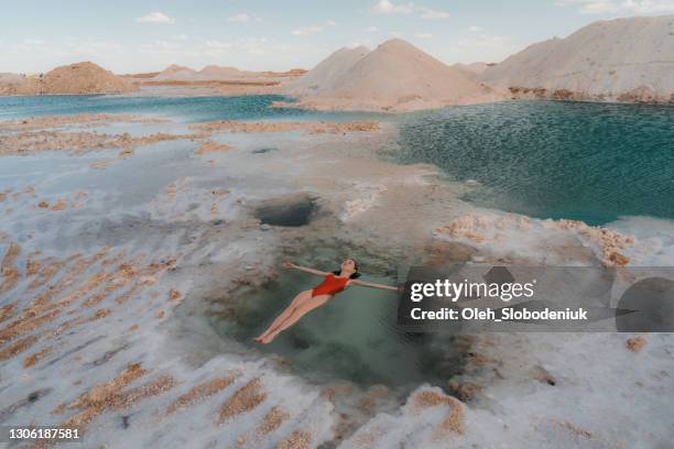 woman swimming in salt lake in siwa oasis - lago salgado imagens e fotografias de stock