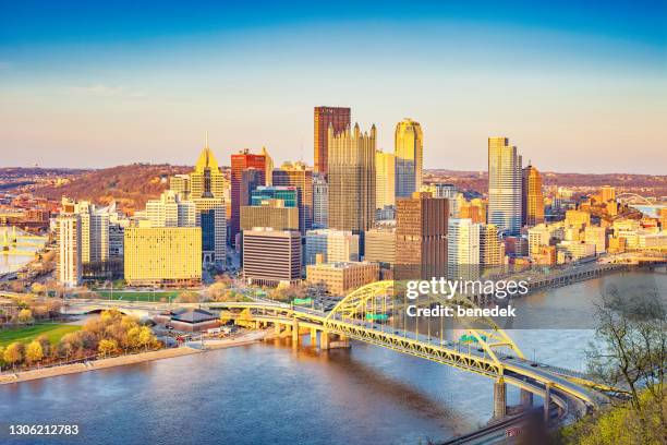 skyline of pittsburgh pennsylvania usa - pittsburgh sky stock pictures, royalty-free photos & images