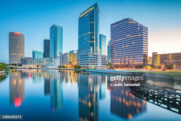 skyline centro de tampa florida usa hillsborough river - tampa fotografías e imágenes de stock