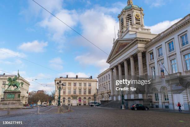 place royale brussels - magritte museum stock pictures, royalty-free photos & images