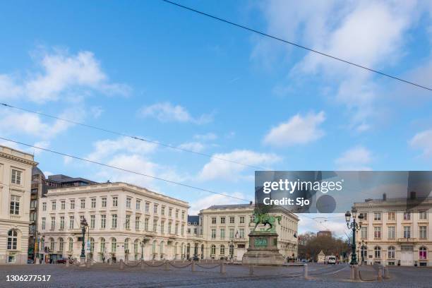 place royale brussels with statue of godfrey of bouillon - magritte museum stock pictures, royalty-free photos & images