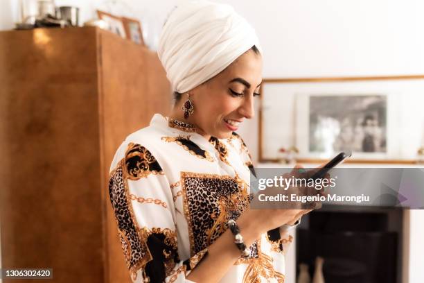 young woman using mobile phone - hoofddoek stockfoto's en -beelden