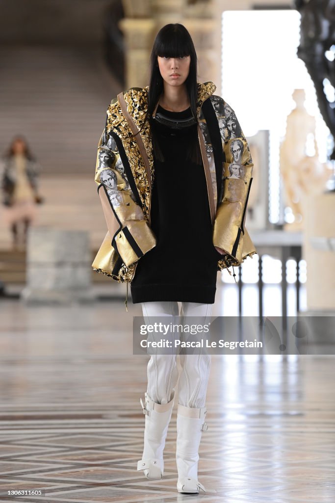 Louis Vuitton : Runway - Paris Fashion Week Womenswear Fall/Winter 2021/2022