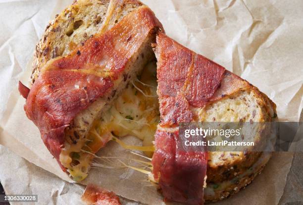 clásico sándwich cubano a la parrilla - cultura cubana fotografías e imágenes de stock