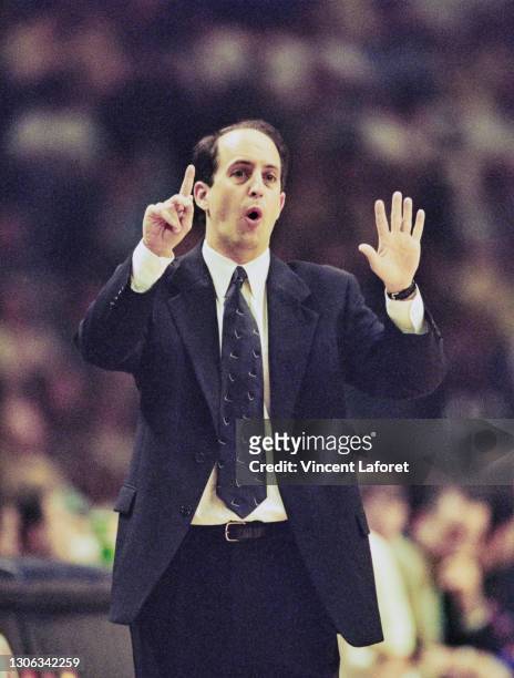 Jeff Van Gundy, Head Coach for the New York Knicks gives play instructions to his players during the NBA Central Division basketball game against the...