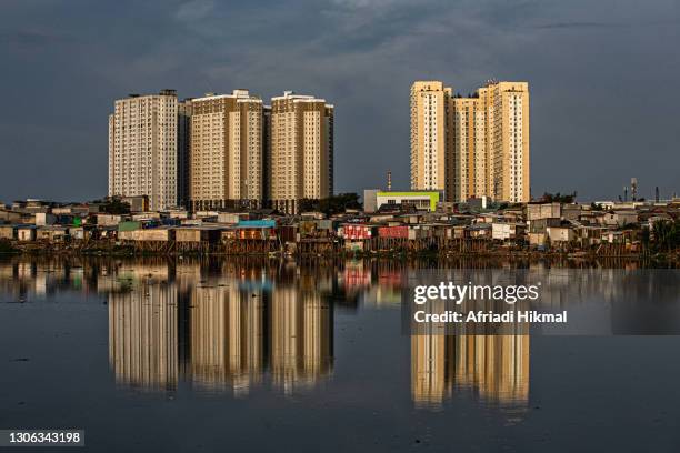 jakarta city - jakarta slum stock pictures, royalty-free photos & images