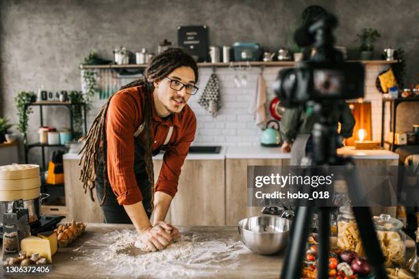 Production Cooking Tutorials Cooking Tutorials Photos and Premium High Res Pictures - Getty Images