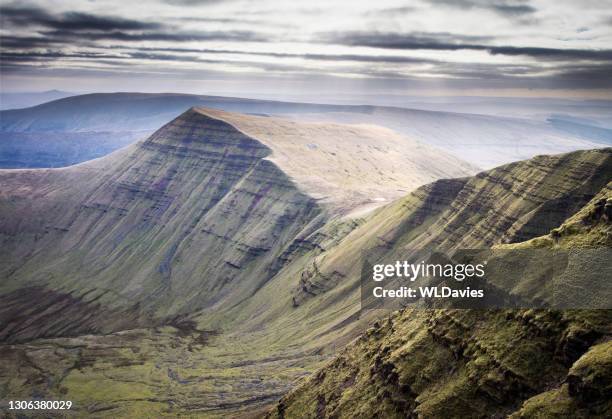 brecon baken landschaft - brecon beacons stock-fotos und bilder