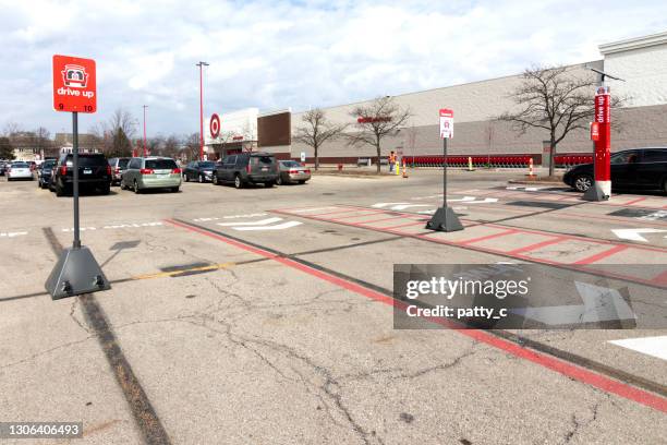 16 Target Curbside Pickup Stock Photos, High-Res Pictures, and Images ...