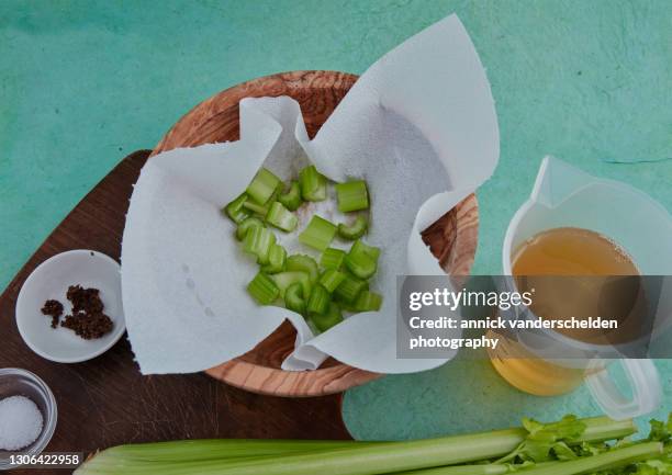 pressure-infused celery - vacuola fotografías e imágenes de stock