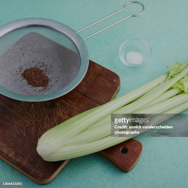 pressure-infused celery - vacuola fotografías e imágenes de stock