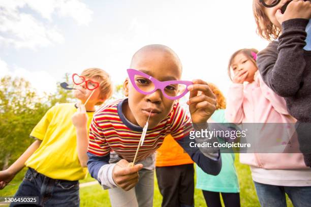 multiethnic group of children having party. - solo bambini foto e immagini stock