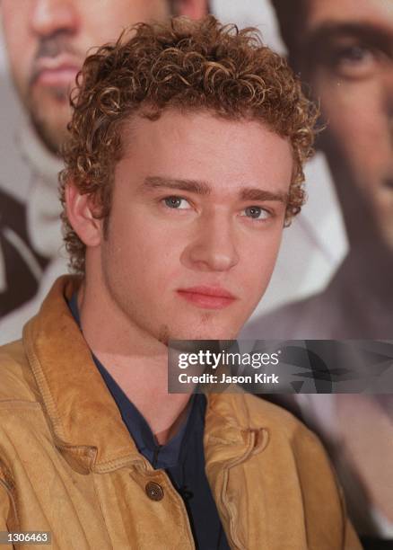 Pop band *NSYNC and the MSN network of internet services pose at the ...