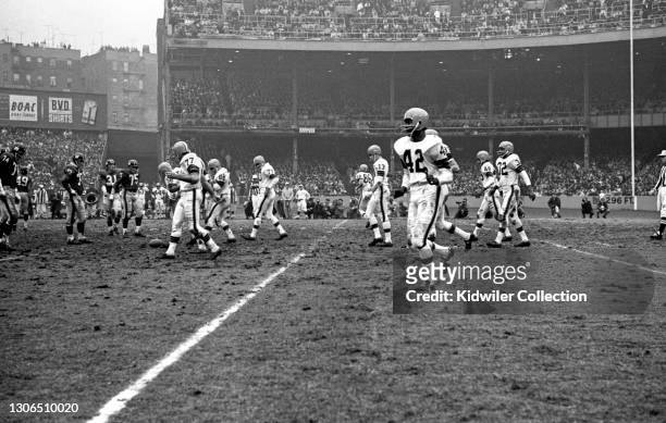 The Cleveland Browns offense moves to the line of scrimmage during a game against the New York Giants at Yankee Stadium on December 12, 1964 in New...