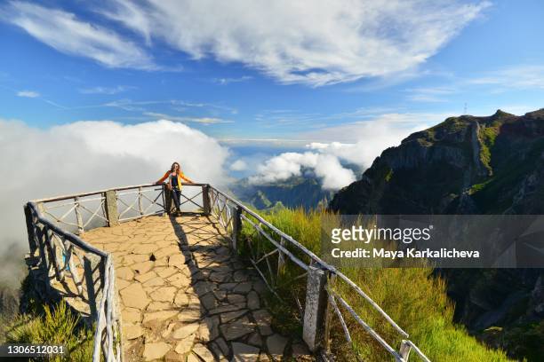 young woman standing on a panoramic view in the mountains of madeira island, atlantic ocean, portugal - funchal imagens e fotografias de stock