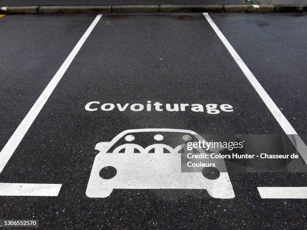 parking space reserved for carpooling in france - fahrgemeinschaft stock-fotos und bilder