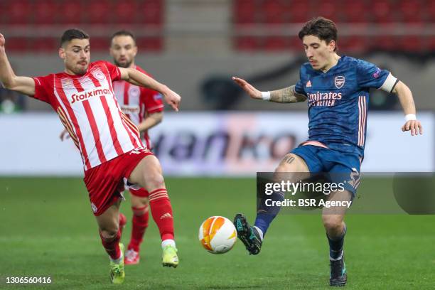 Sokratis Papastathopoulos of Olympiacos FC and Hector Bellerin of Arsenal FC during the UEFA Europa League match between Olympiacos FC and Arsenal FC...