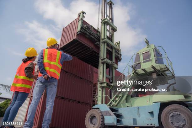 Handling Loading Box Handling Boxes Photos and Premium High Res Pictures - Getty Images