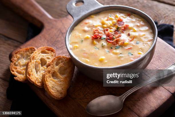 corn chowder - cremesuppe stock-fotos und bilder