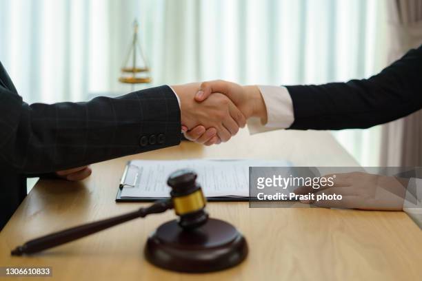 good service cooperation of consultation between a male lawyer and business woman customer, handshake after good deal agreement, law and legal concept. - avocat justice photos et images de collection